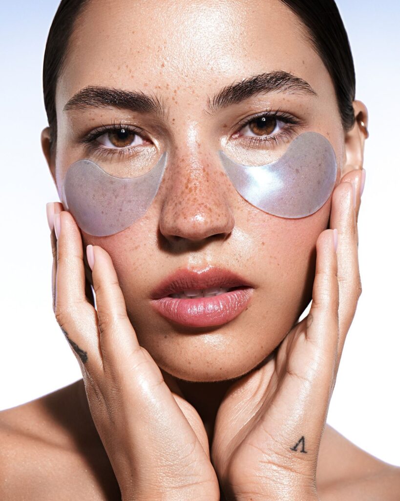Pourquoi devrions-nous toutes utiliser des patchs pour les yeux réutilisables ?