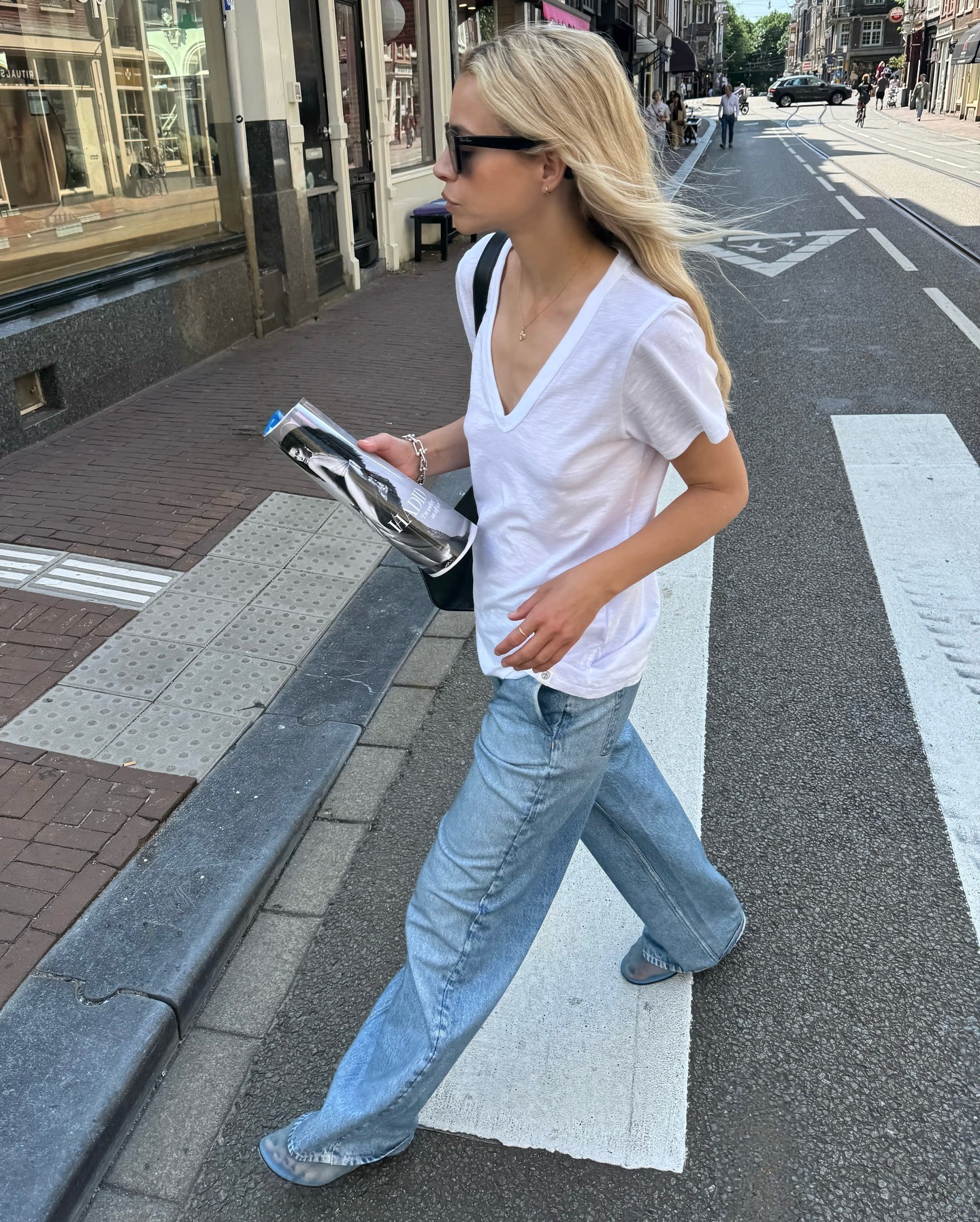 Le col V fait son grand retour : ce t-shirt Zara va devenir votre nouveau basique préféré